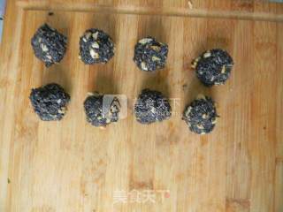 黑芝麻花生馅苏式月饼步骤8