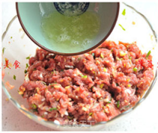 详解最好吃的外焦里嫩牛肉锅贴步骤5