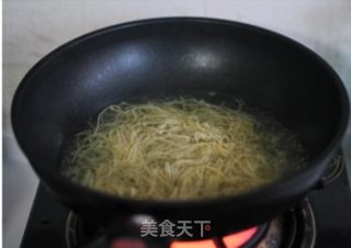在家轻松山寨江苏名菜——大煮干丝步骤4 在家轻松山寨江苏名菜——大煮干丝步骤4