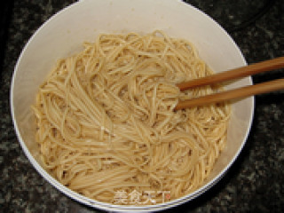 浙江小吃冬菇炒面步骤3