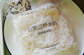 海鸭蛋黄酱拌米线步骤2