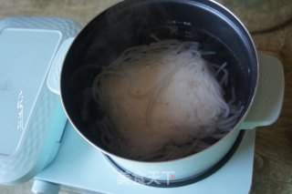 海鸭蛋黄酱拌米线步骤3