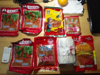 贵州大方手撕臭豆腐干蘸辣椒面步骤1