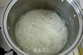 【广西柳州】螺蛳粉步骤1