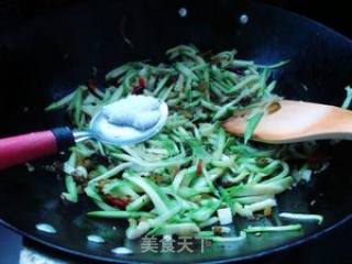 水腌菜炒云南小瓜步骤6