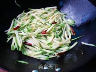 水腌菜炒云南小瓜步骤4