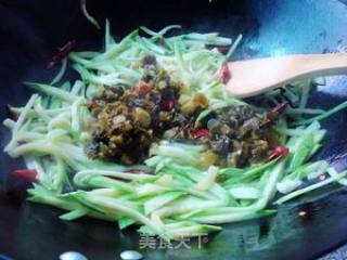水腌菜炒云南小瓜步骤5