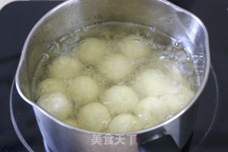 独具风味的云南特色菜——腌菜炒汤圆步骤2