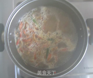 虾汤米线步骤7