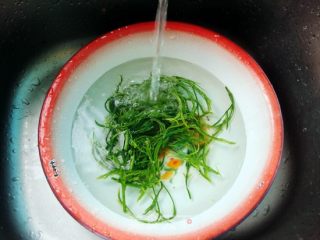 一道来自云南的美味——臭菜煎鸡蛋步骤3