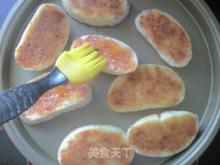 自制东北街边美食——东北烤馒头步骤4