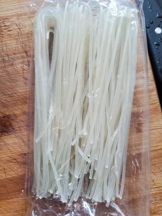 卤肉拌桂林米粉步骤1