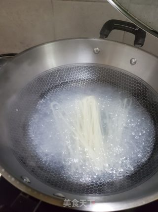 卤肉拌桂林米粉步骤2