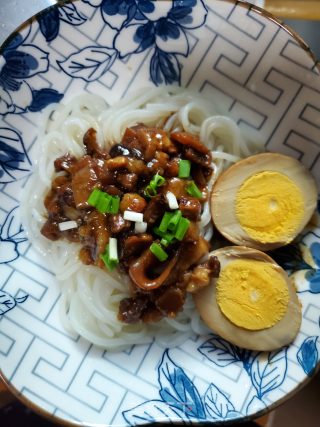 卤肉拌桂林米粉步骤5