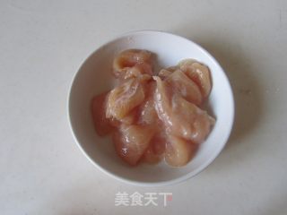 红萝卜木耳炒鸡片步骤3 红萝卜木耳炒鸡片步骤3