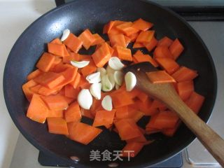 红萝卜木耳炒鸡片步骤6 红萝卜木耳炒鸡片步骤6