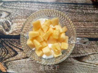 哈蜜瓜麦圈酸奶杯步骤6