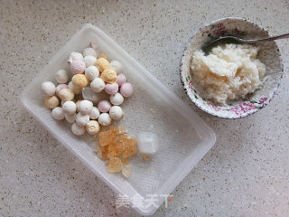 酒酿小汤圆步骤1