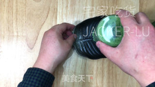 抹茶雪山奶冻，入口轻柔嫩滑，浓郁抹茶香味，清爽不腻而又美味。步骤11