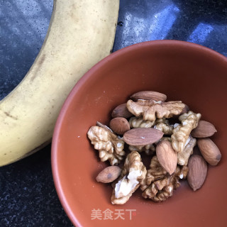蓝莓香蕉拌酸奶步骤1