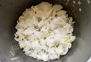 桂花木瓜银耳汤步骤2