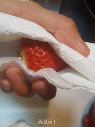 草莓糖葫芦步骤2