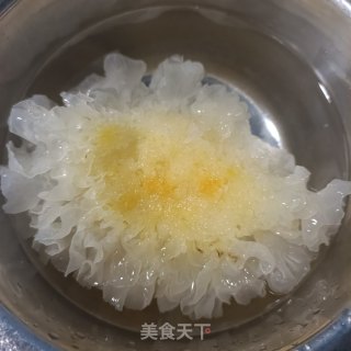 山楂糕拌银耳步骤1