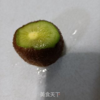 香蕉猕猴桃拌酸奶步骤4