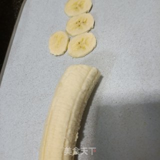 香蕉猕猴桃拌酸奶步骤2