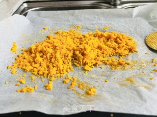 咸蛋黄雪花酥步骤1