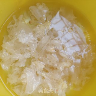 芋头莲子银耳羹步骤4