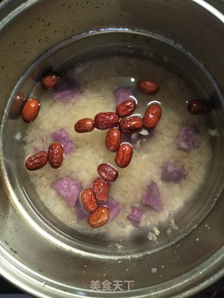 红枣紫薯银耳羹步骤2