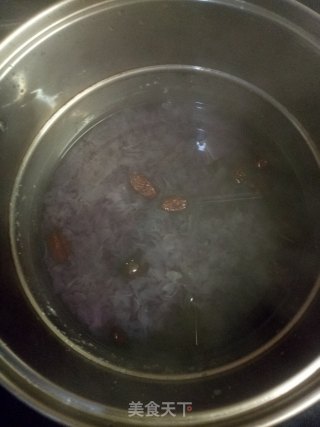 红枣紫薯银耳羹步骤3