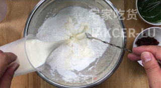 椰蓉糯米糕，搅一搅，蒸一蒸，奶香十足，简单易做超好吃。步骤3
