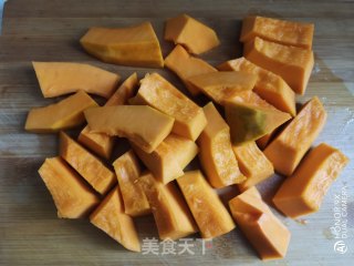 椰香拔丝南瓜步骤1