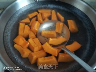 椰香拔丝南瓜步骤2