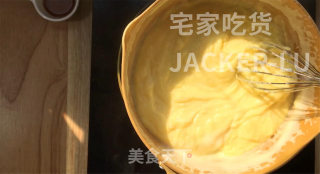 香草爆浆甜甜圈，脆脆外皮糖壳，松软甜甜圈，一口下去直爆浆，好吃到舔手指。步骤17