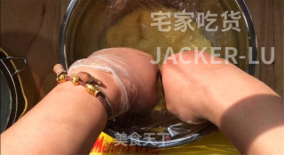 香草爆浆甜甜圈，脆脆外皮糖壳，松软甜甜圈，一口下去直爆浆，好吃到舔手指。步骤20