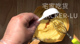 香草爆浆甜甜圈，脆脆外皮糖壳，松软甜甜圈，一口下去直爆浆，好吃到舔手指。步骤18