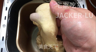 家常甜甜圈，在家轻松搞定，外层酥脆甜蜜，内里松软，小朋友超爱吃。步骤3