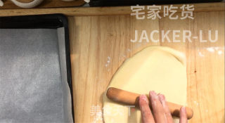 家常甜甜圈，在家轻松搞定，外层酥脆甜蜜，内里松软，小朋友超爱吃。步骤6