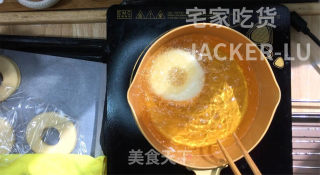 家常甜甜圈，在家轻松搞定，外层酥脆甜蜜，内里松软，小朋友超爱吃。步骤9