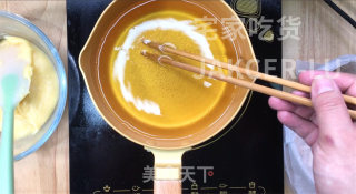 香炸泡芙球，甜蜜的外层，松软的内层，相得益彰，咬一口酥脆香甜。步骤9