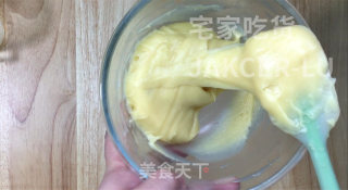 香炸泡芙球，甜蜜的外层，松软的内层，相得益彰，咬一口酥脆香甜。步骤8