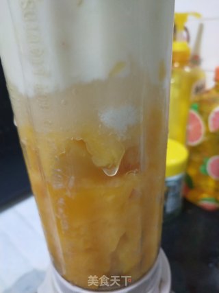 酸奶芒果慕斯蛋糕步骤3