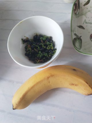 香蕉芒果酸奶拌步骤1