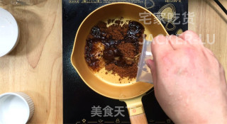 清凉双色冰粉粉，红糖的甜蜜、抹茶的清新，解暑又美味香甜。步骤7