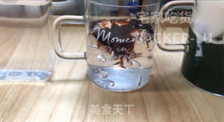 清凉双色冰粉粉，红糖的甜蜜、抹茶的清新，解暑又美味香甜。步骤13