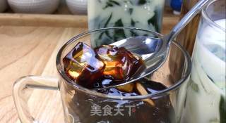 清凉双色冰粉粉，红糖的甜蜜、抹茶的清新，解暑又美味香甜。步骤14