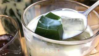 清凉双色冰粉粉，红糖的甜蜜、抹茶的清新，解暑又美味香甜。步骤15